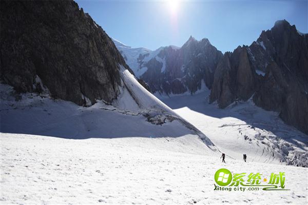 翻山越岭win8系统主题