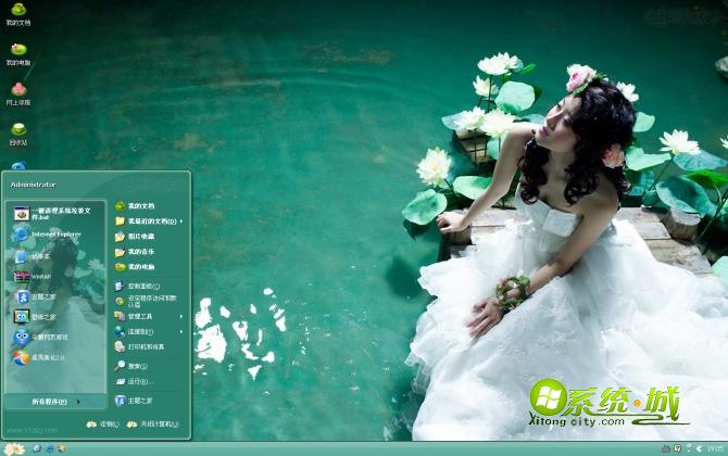 荷花池的美女xp电脑桌面