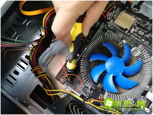 如何增加电脑内存条_电脑内存不足怎么加内存条