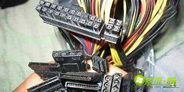 电脑经常自动关机怎么回事_电脑怎么老是自动关机